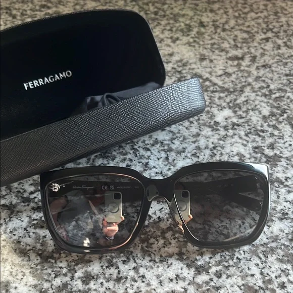 Salvatore Ferragamo Black Designer Sunglasses with Gradient Lenses - Picture 2 of 4
